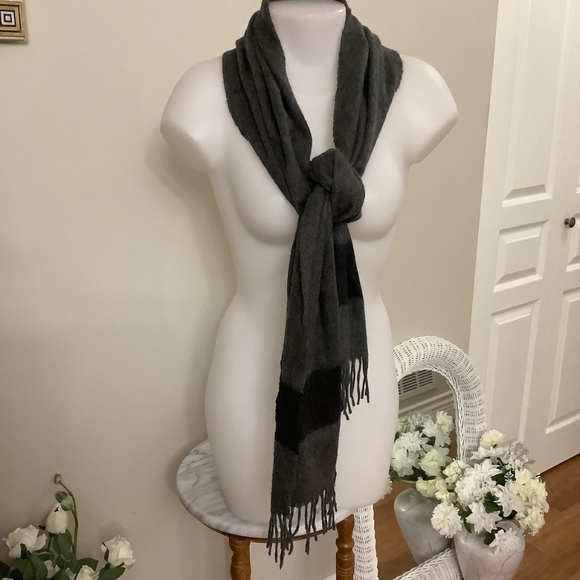 HBC Cashmere Scarf - Made in Germany Excellent Condition - Picture 4 of 4